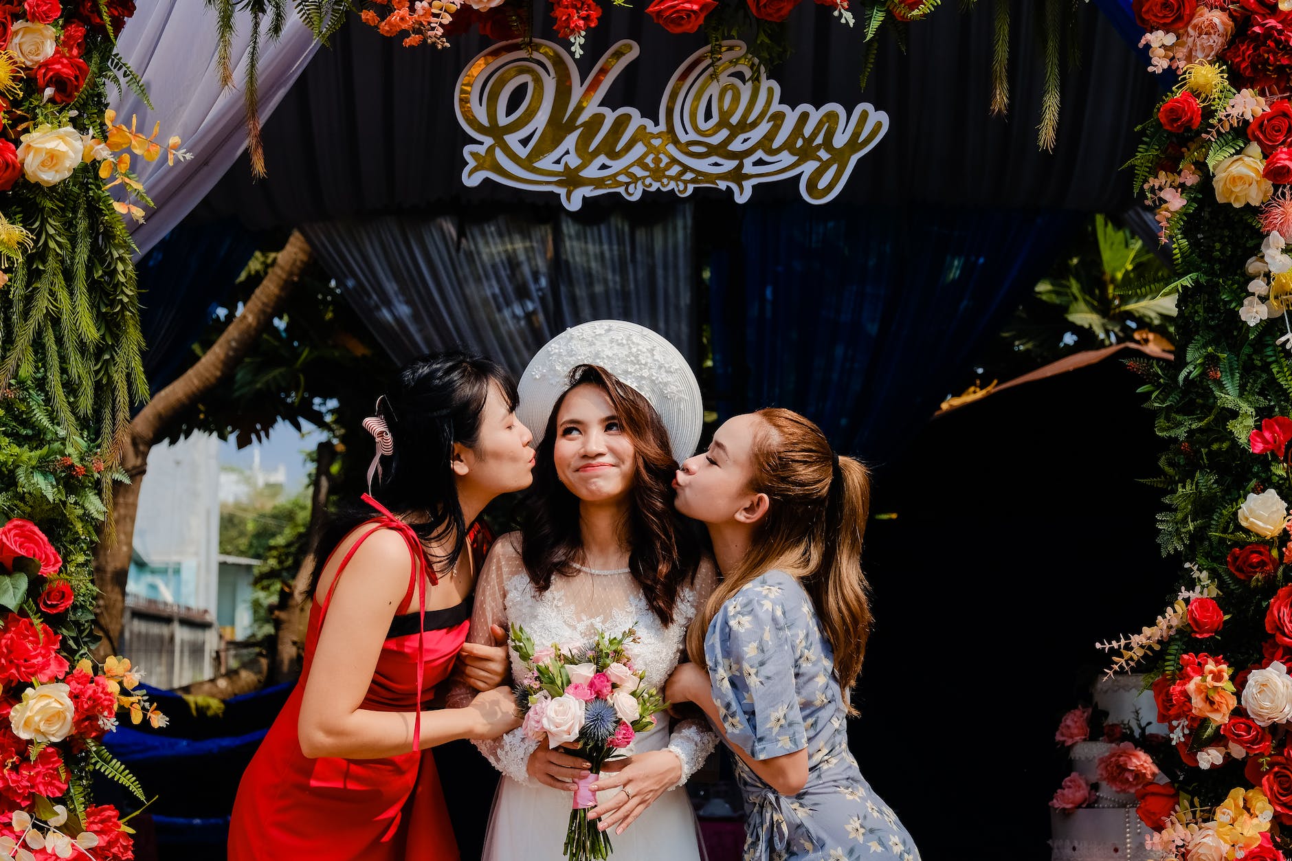 Maid of Honor Speech: Prompts to Help You Write an Amazing One