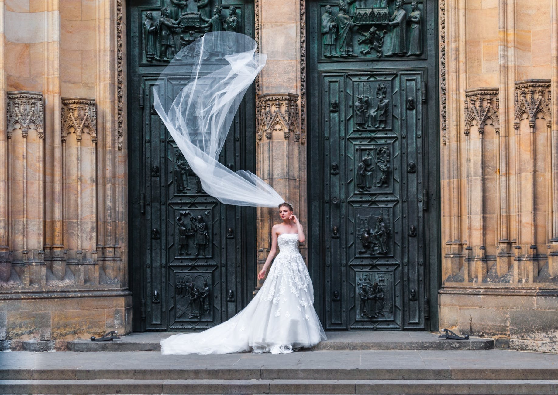 Guide to Choosing the Right Wedding Veil