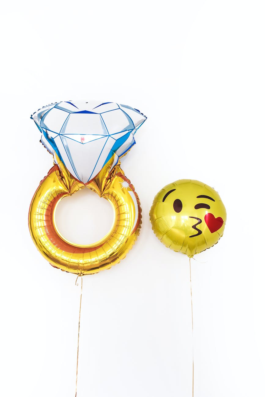 Engagement Gift Ideas – For Different Couples